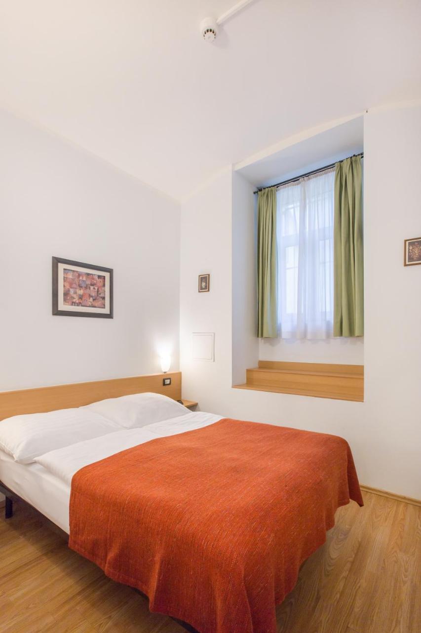 Duskova Apartments Praga Esterno foto