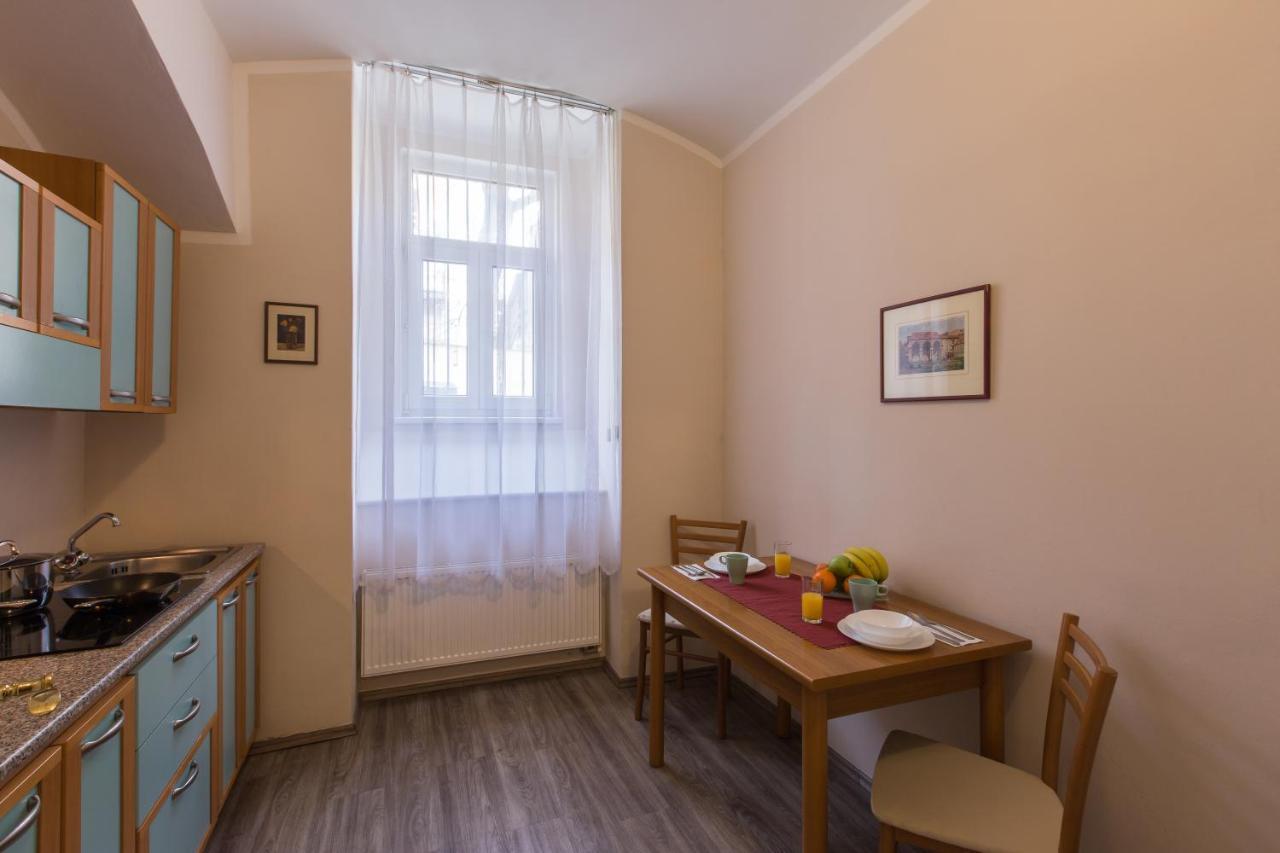 Duskova Apartments Praga Esterno foto