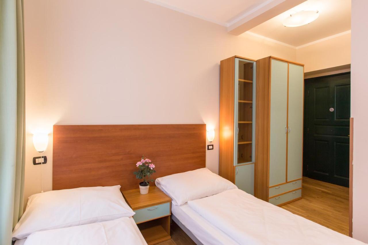 Duskova Apartments Praga Esterno foto