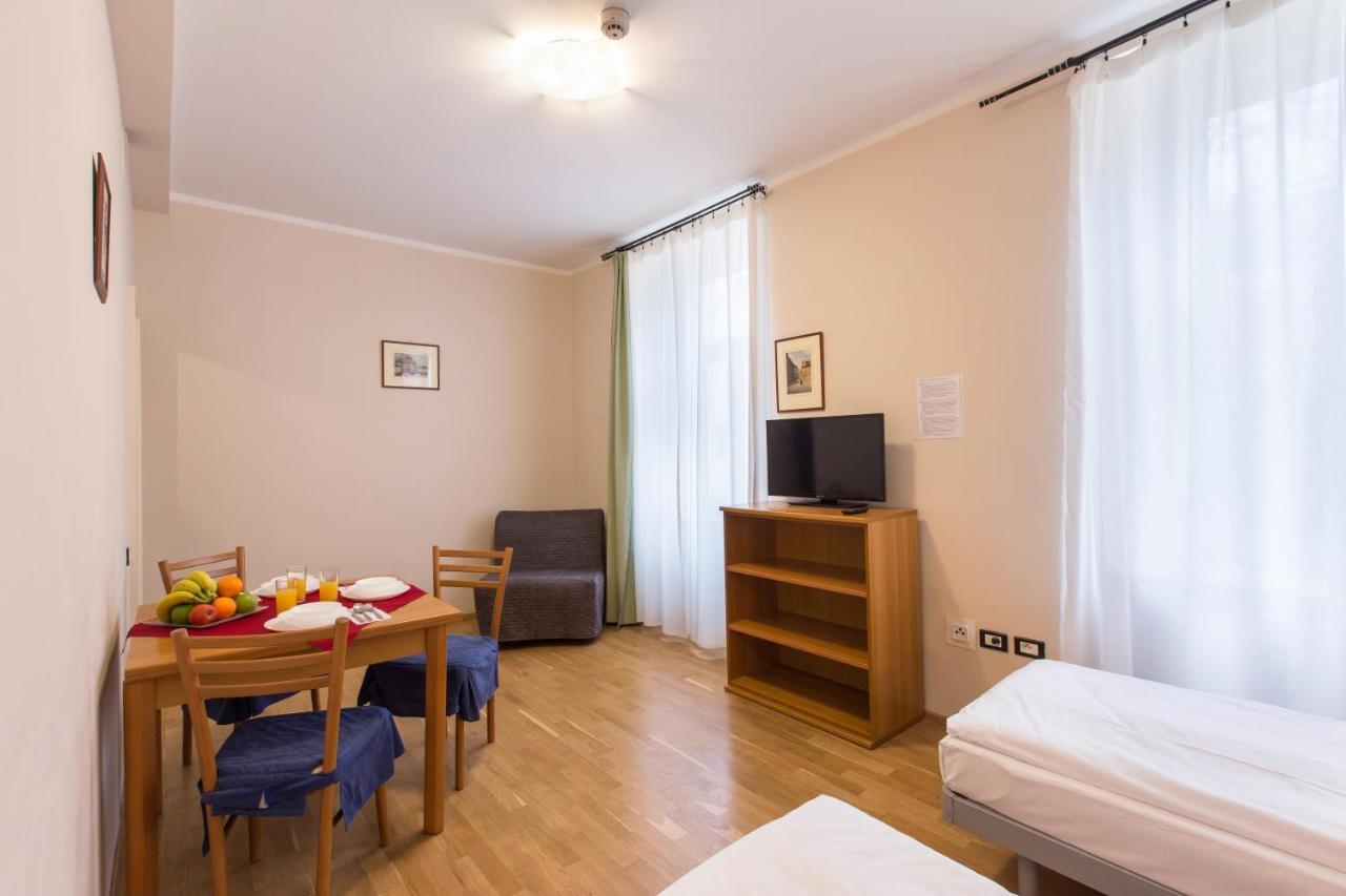 Duskova Apartments Praga Esterno foto