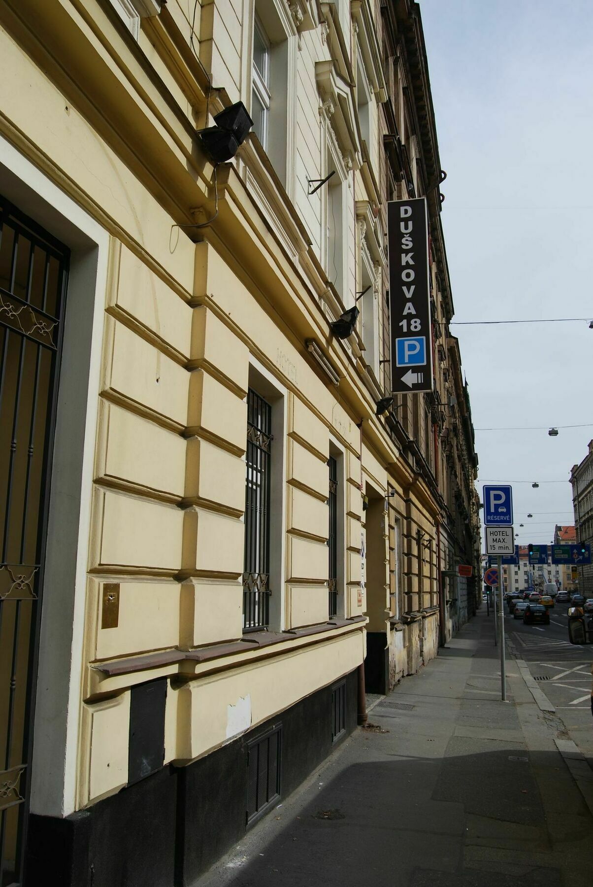 Duskova Apartments Praga Esterno foto